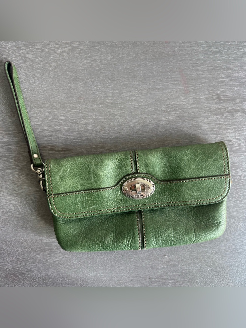 Fossil Green Leather Turn-Lock Wristlet Clutch - Picture 9 of 10